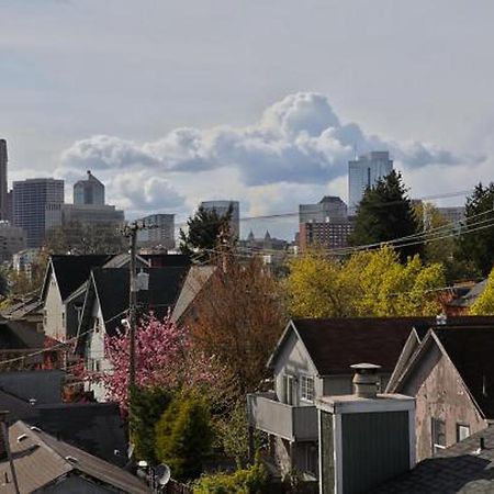Central Modern Home With Rooftop Seattle Bagian luar foto