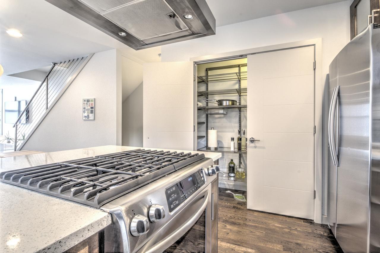 Central Modern Home With Rooftop Seattle Bagian luar foto
